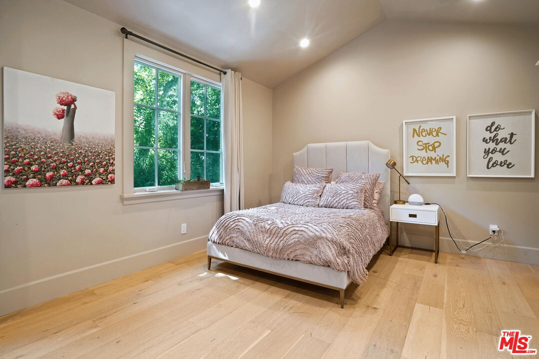 2794 Mandeville Canyon Rd