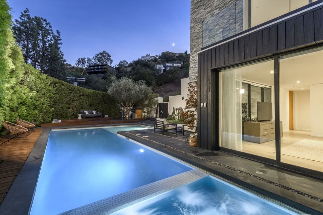 Pinnacle Manor, Willow Glen Rd, 90046