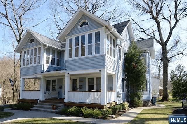 22 Montvale Ave