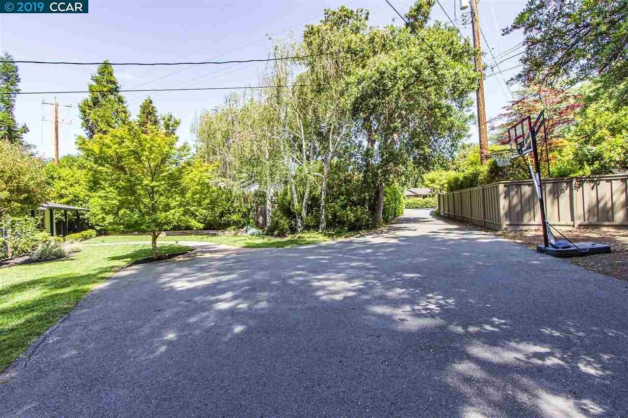 1061 Glen Ct