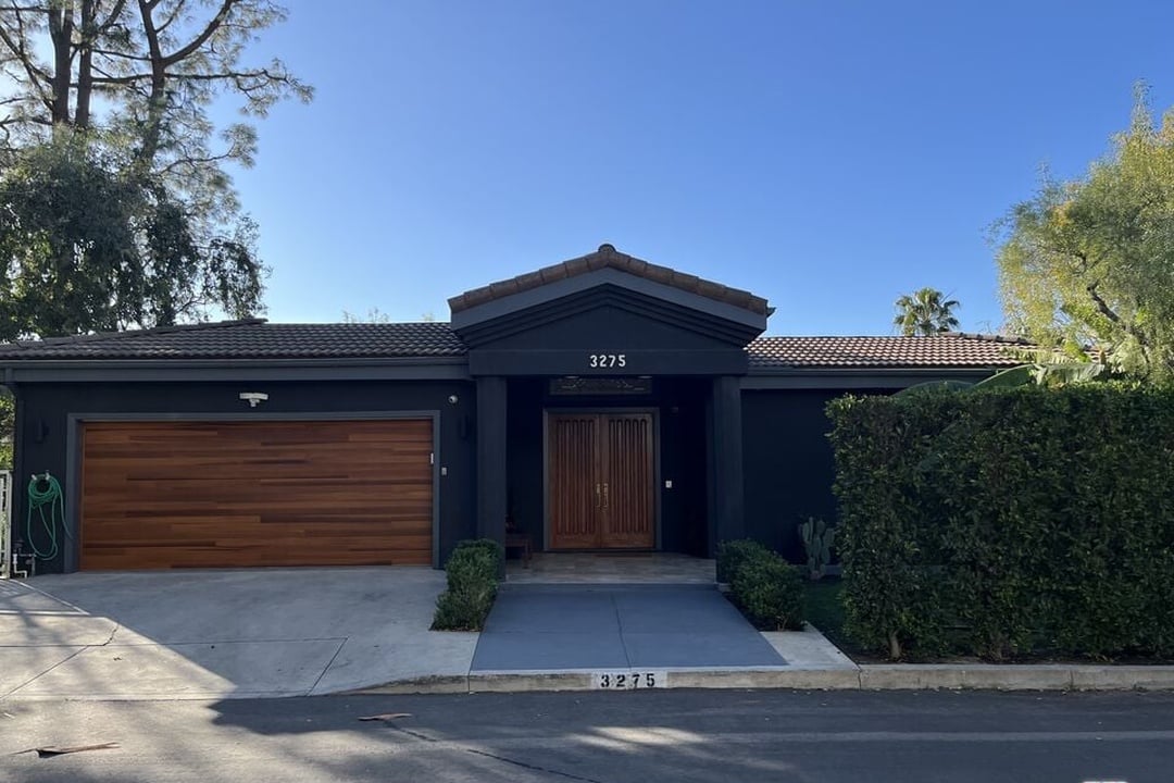 Solaris Manor, N Knoll Dr, 90068