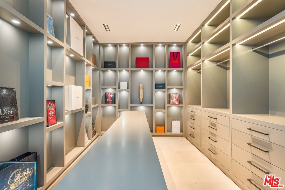 Monarch Crest, Sierra Mar Pl, 90069