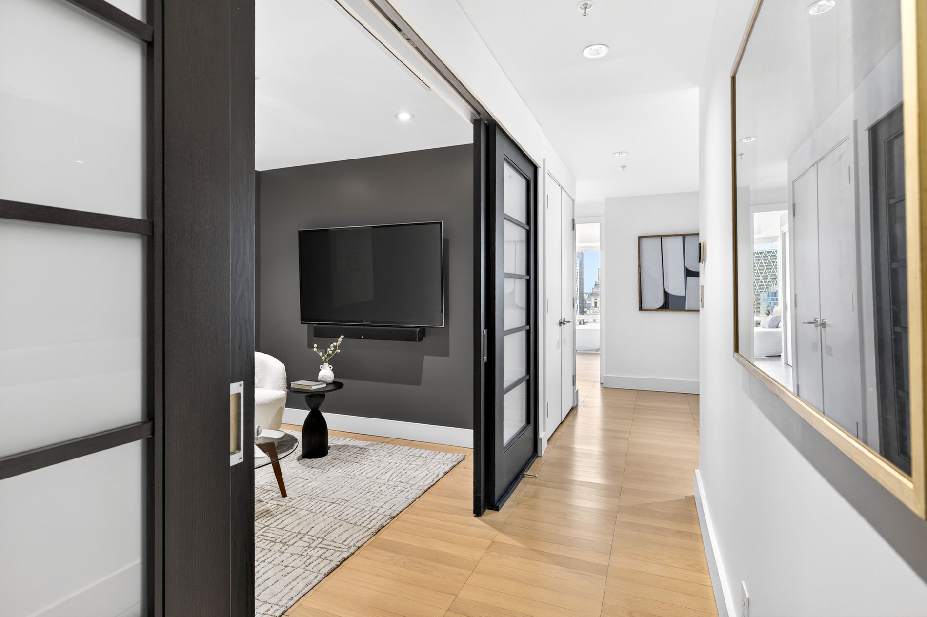 Suite 2806- 180 University Avenue