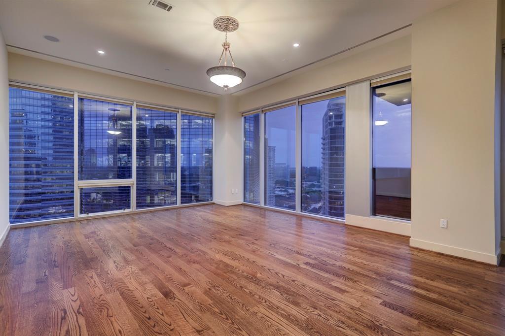 1600 Post Oak Blvd #1902