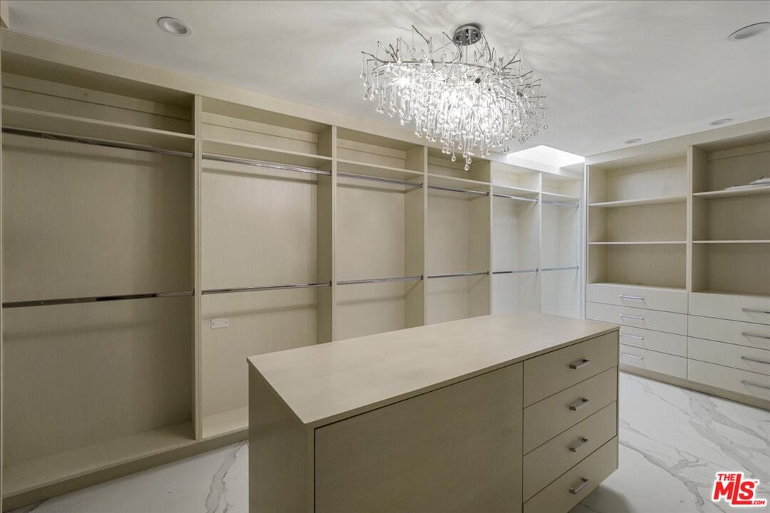 Northstar Manor, N Alta Dr, 90210