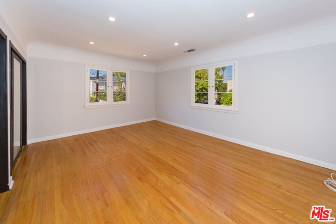 1131 S La Peer Dr
