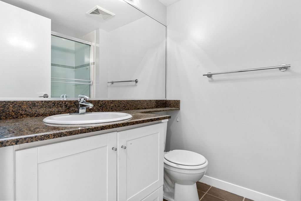 833 Agnes St, #807