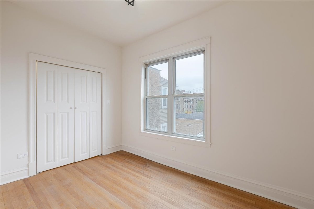 4138 N Clarendon Ave. #3R