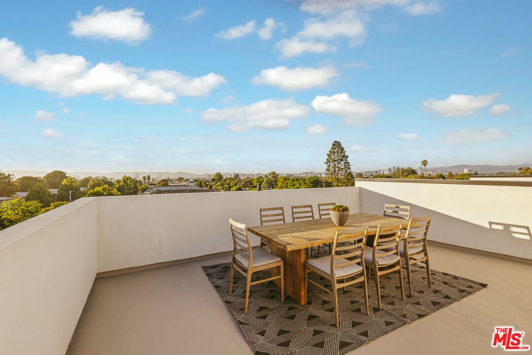 3230 S Barrington Ave