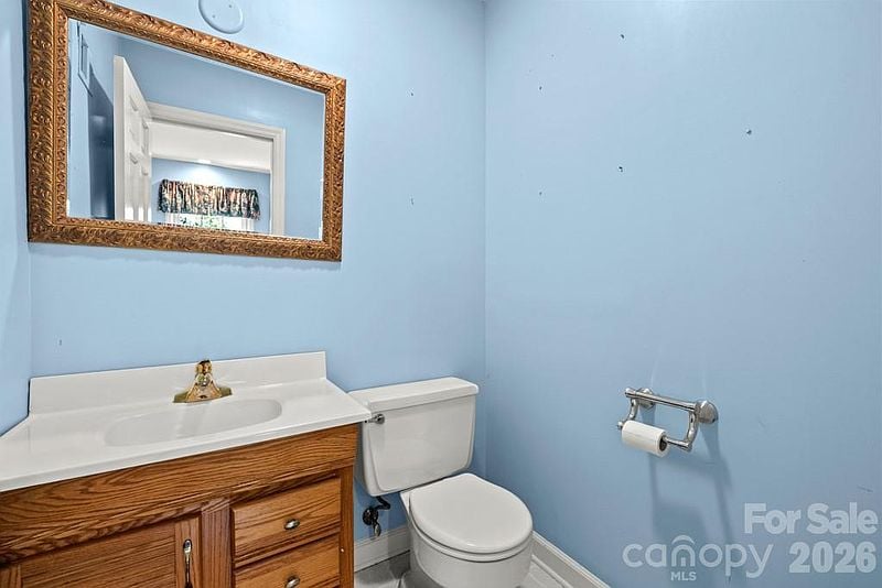 5335 Lansing Dr