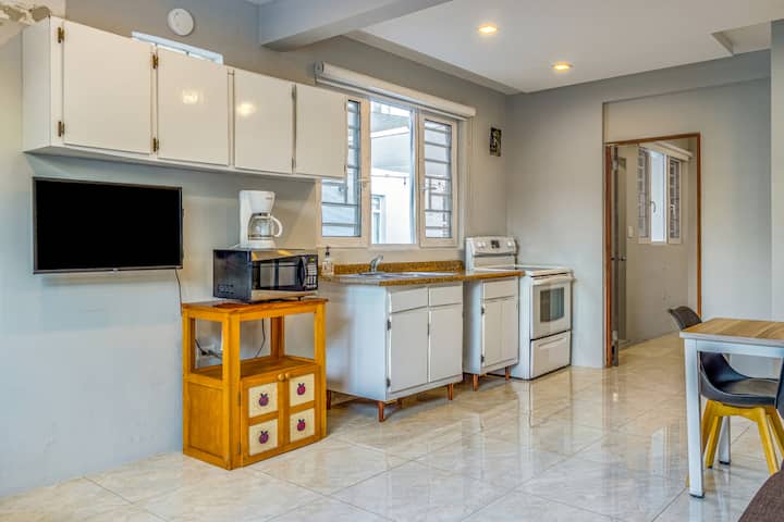 Beach House Apt 10 • 1BR + Sofa Bed • Full Kitchen - Airbnb