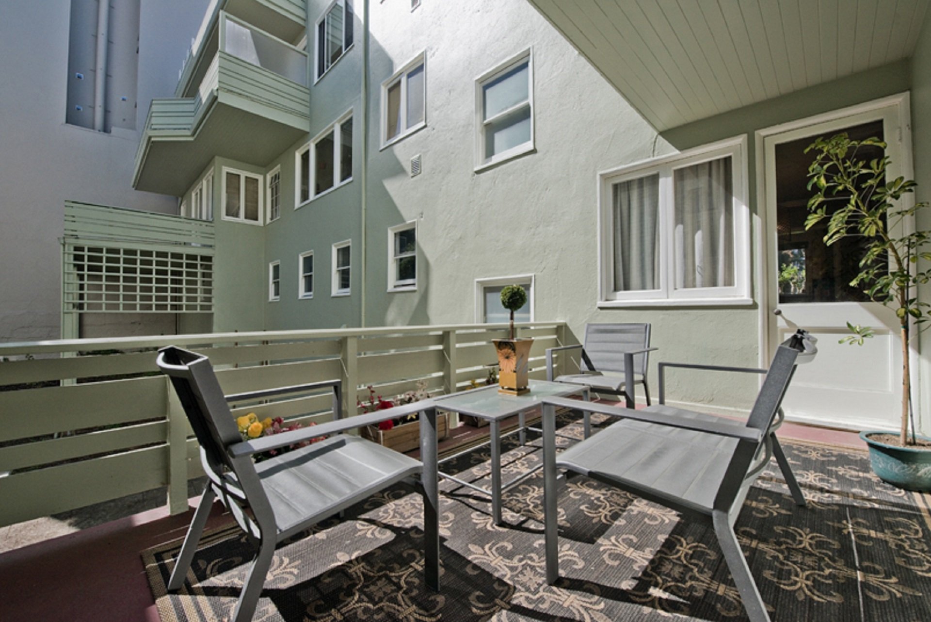1001 Lombard