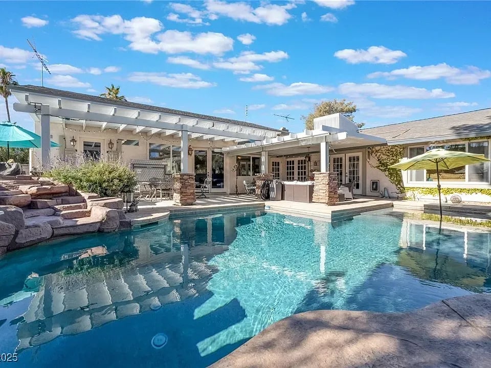 6377 Concho Ln