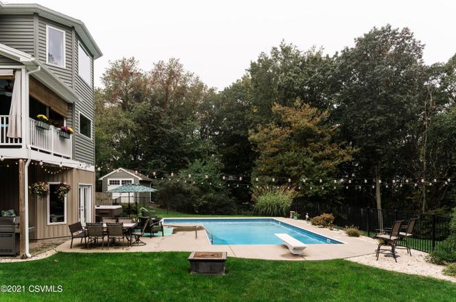 381 Bluebird Ln