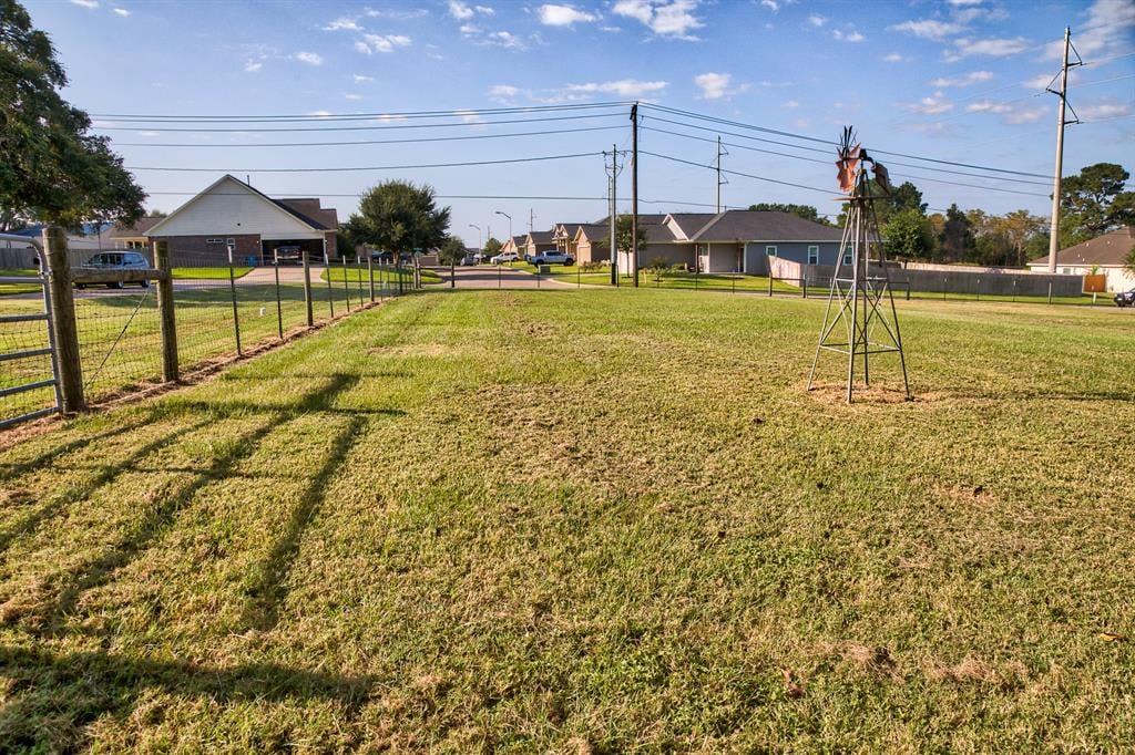 210 W Chatham St Bellville, Tx 77418