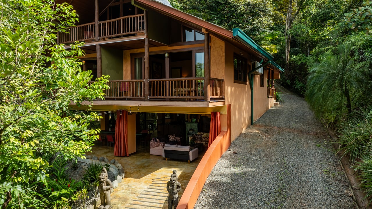 12 Room Hotel in Uvita with Ocean View Expansion Land