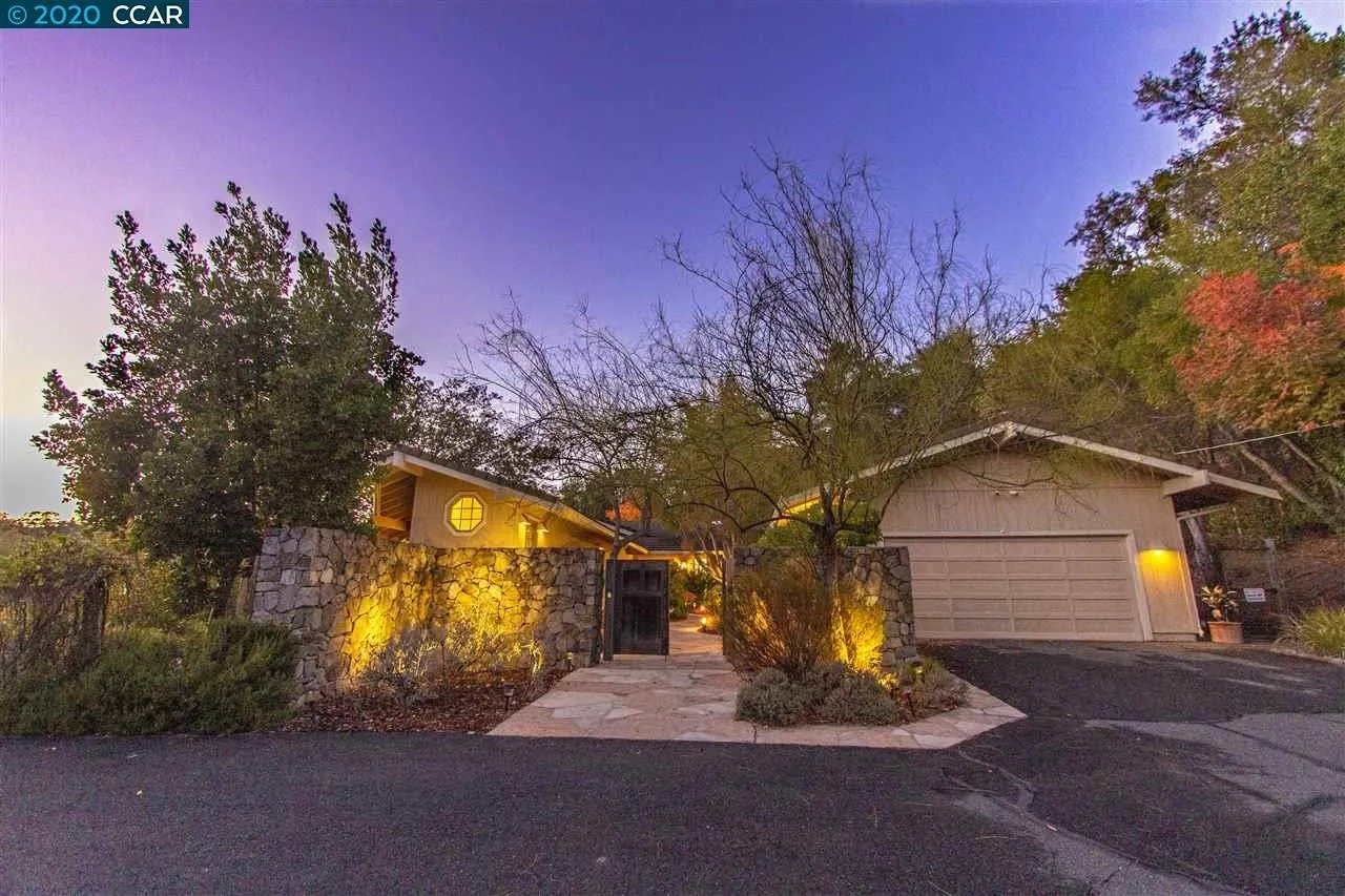3350 Hillside Ter