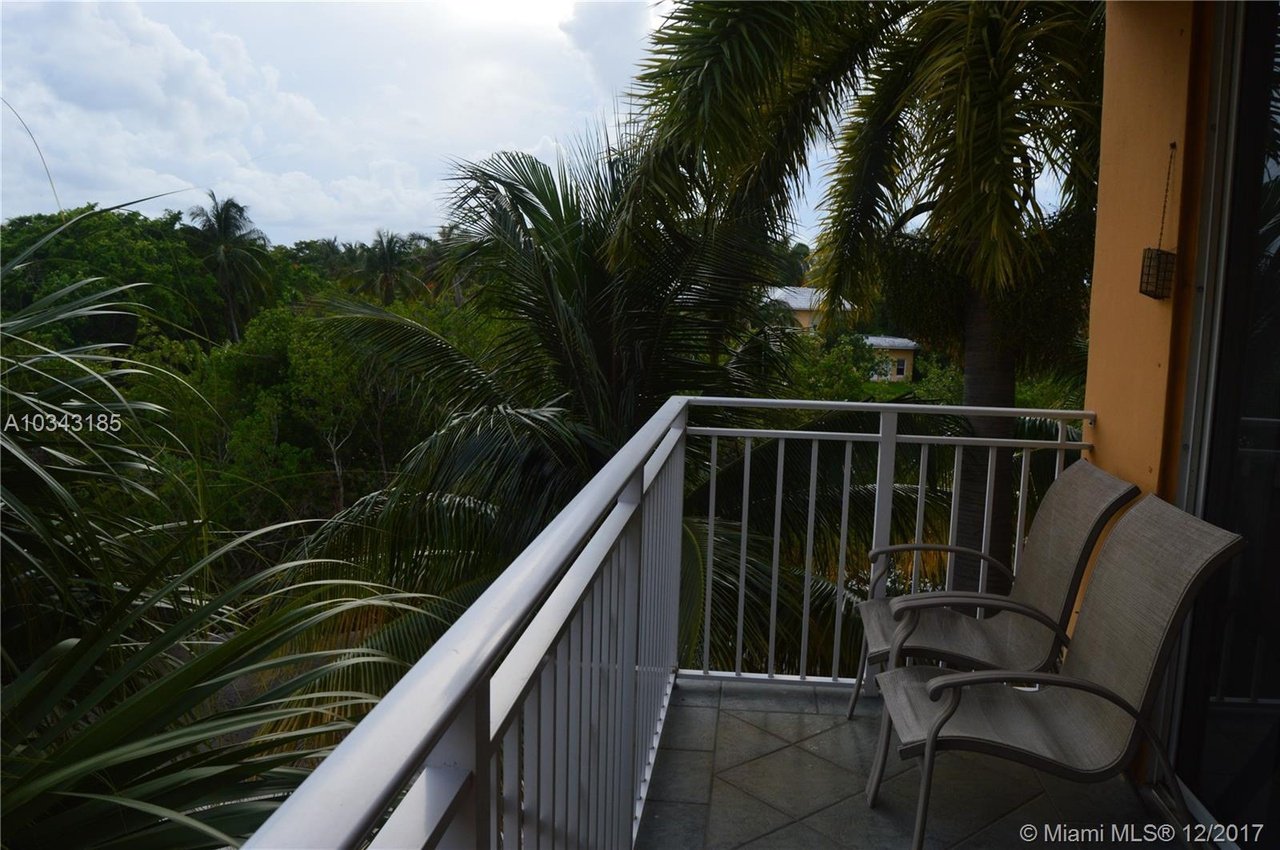 2642 Collins Ave #312