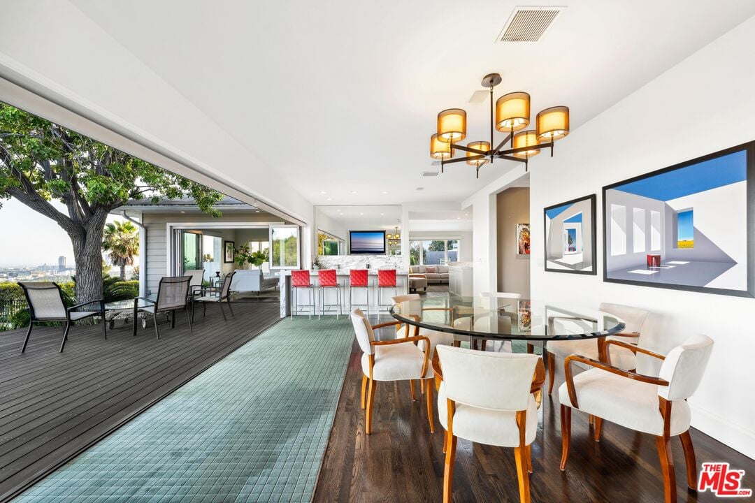 Sierra Mar Dr, 90069