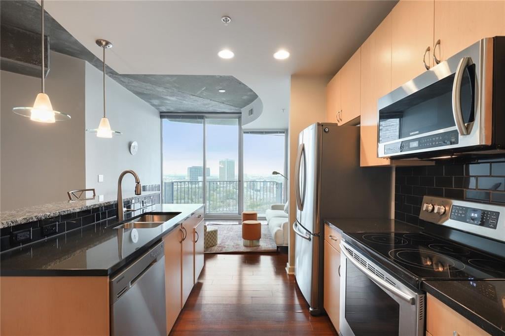 400 W Peachtree ST NW #1703