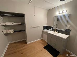 1228 E JARVIS Avenue, Hazel Park 48030