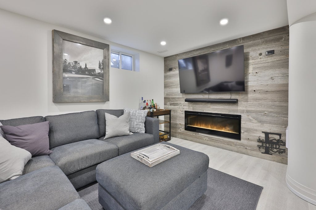 164-2120 Rathburn Rd E