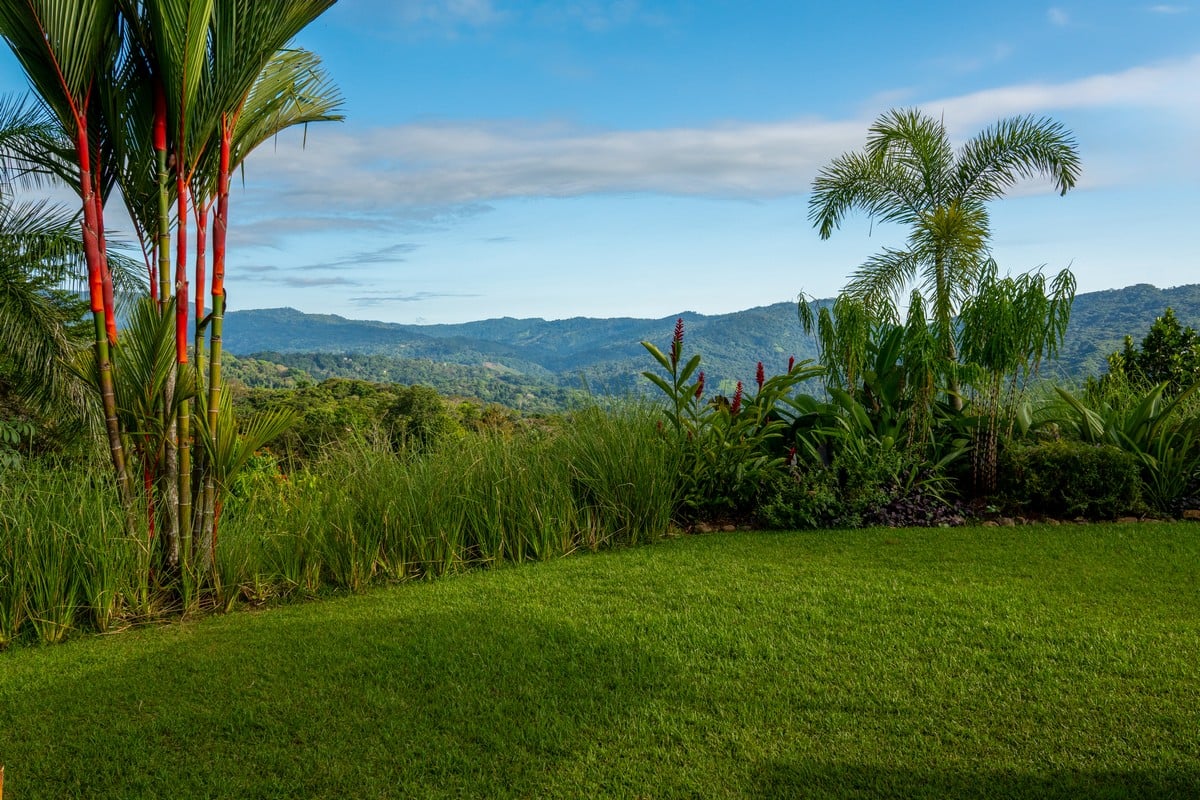  3 Bedroom Stunning Luxury Home Featuring Sweeping Valley & Ocean Views, 5.67 ACRES 