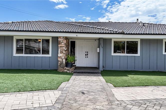 2550 W Rowland Ave