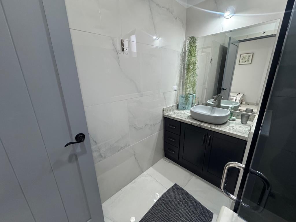3-Bed Coastal Villa – Marina Access