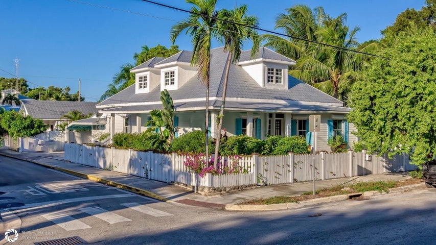 628 White St