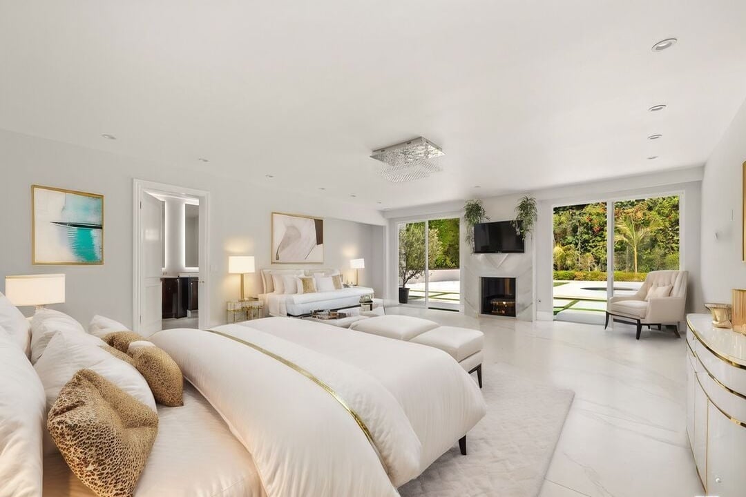 Northstar Manor, N Alta Dr, 90210