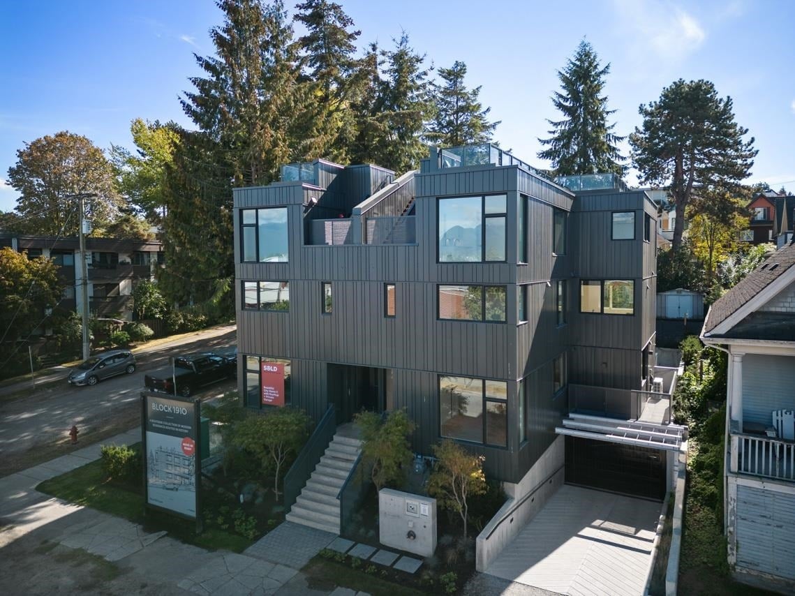 2113 Guelph St