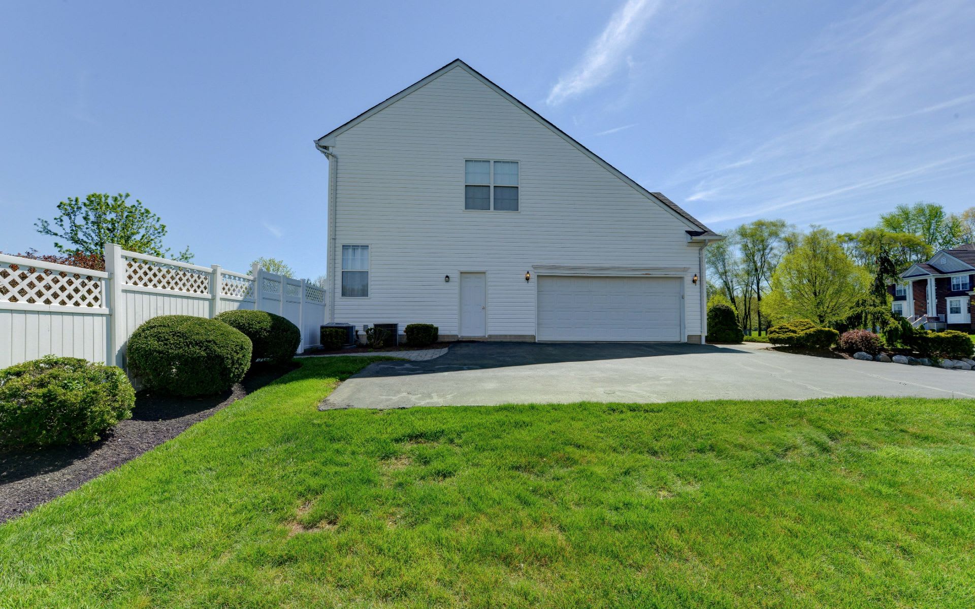 8 SHOREHAM CT