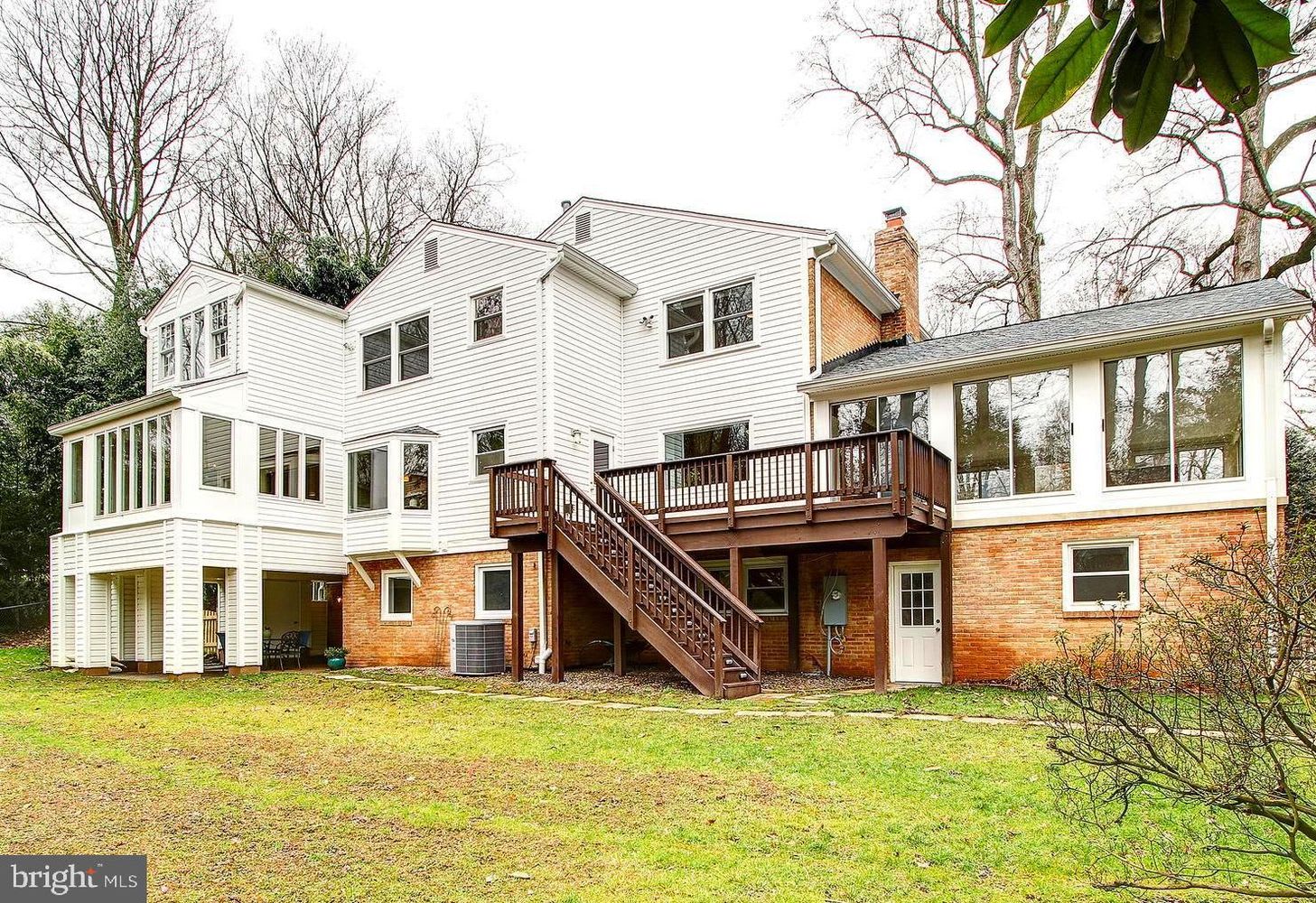 1553 Forest Villa Ln