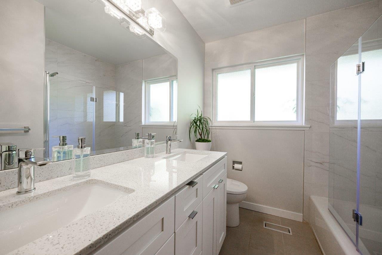 2118 Greylynn Cres