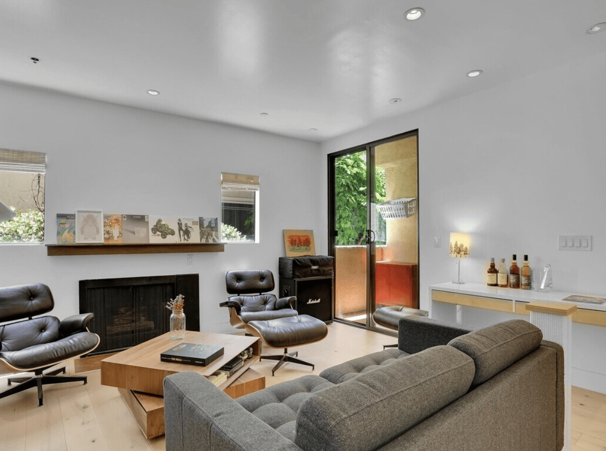 2540 S Centinela Ave #7