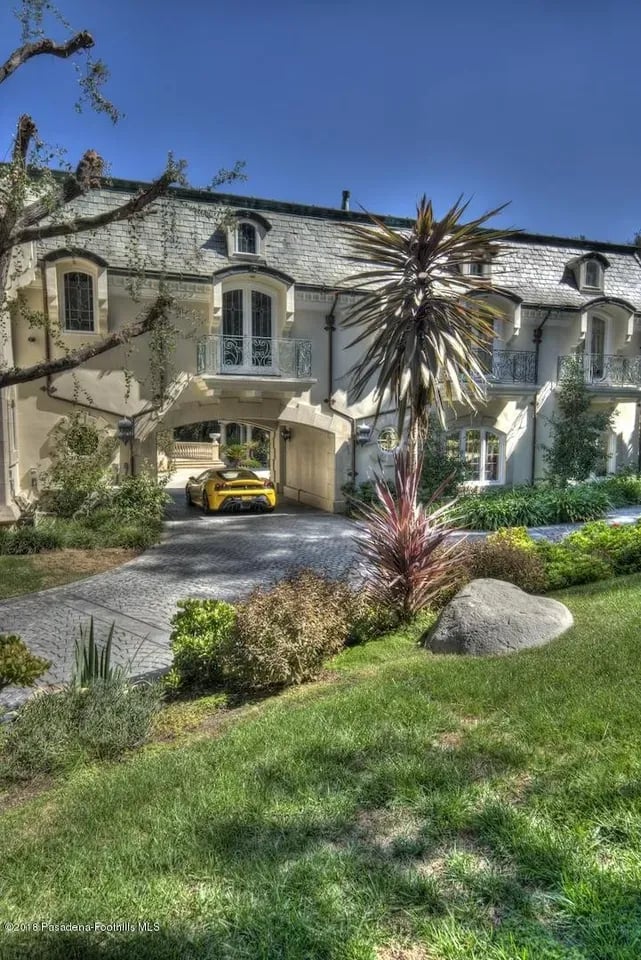 4158 Commonwealth Ave