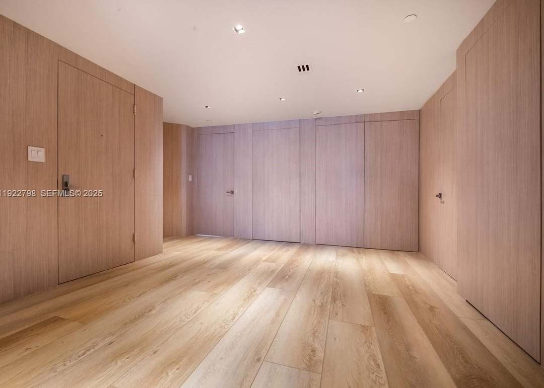 465 Brickell Ave #5701