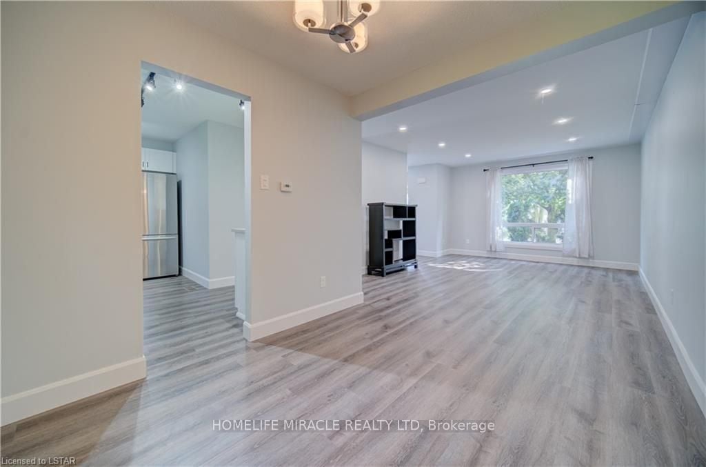 29 Ranchwood Cres