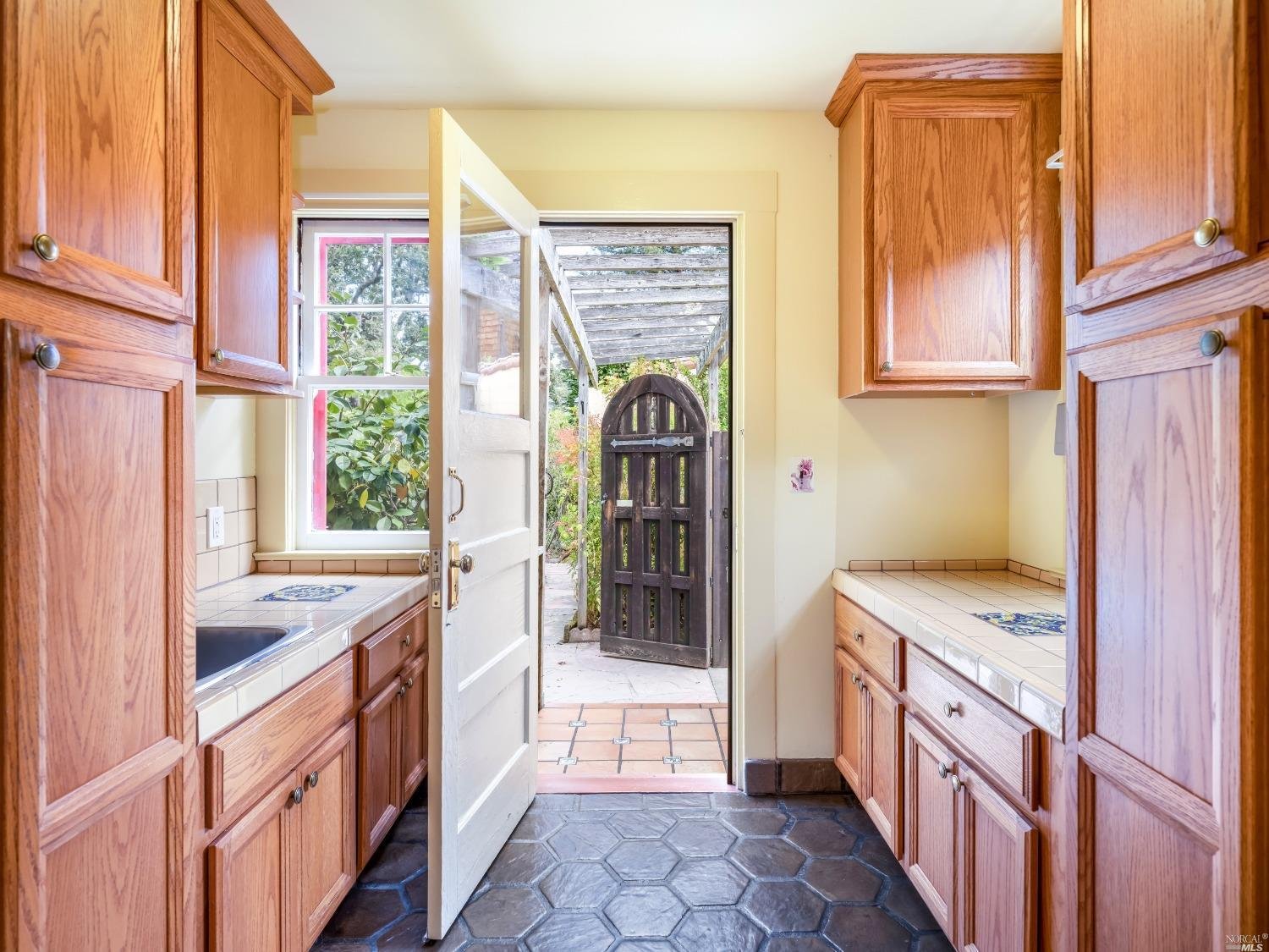 144 Magnolia Ave