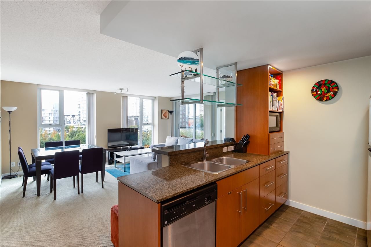 706-455 Beach Cres