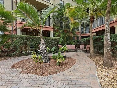 911 N ORANGE AVE #409