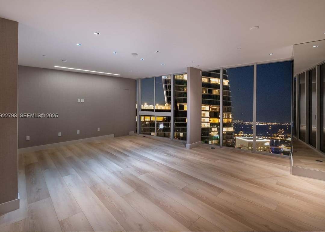 465 Brickell Ave #5701