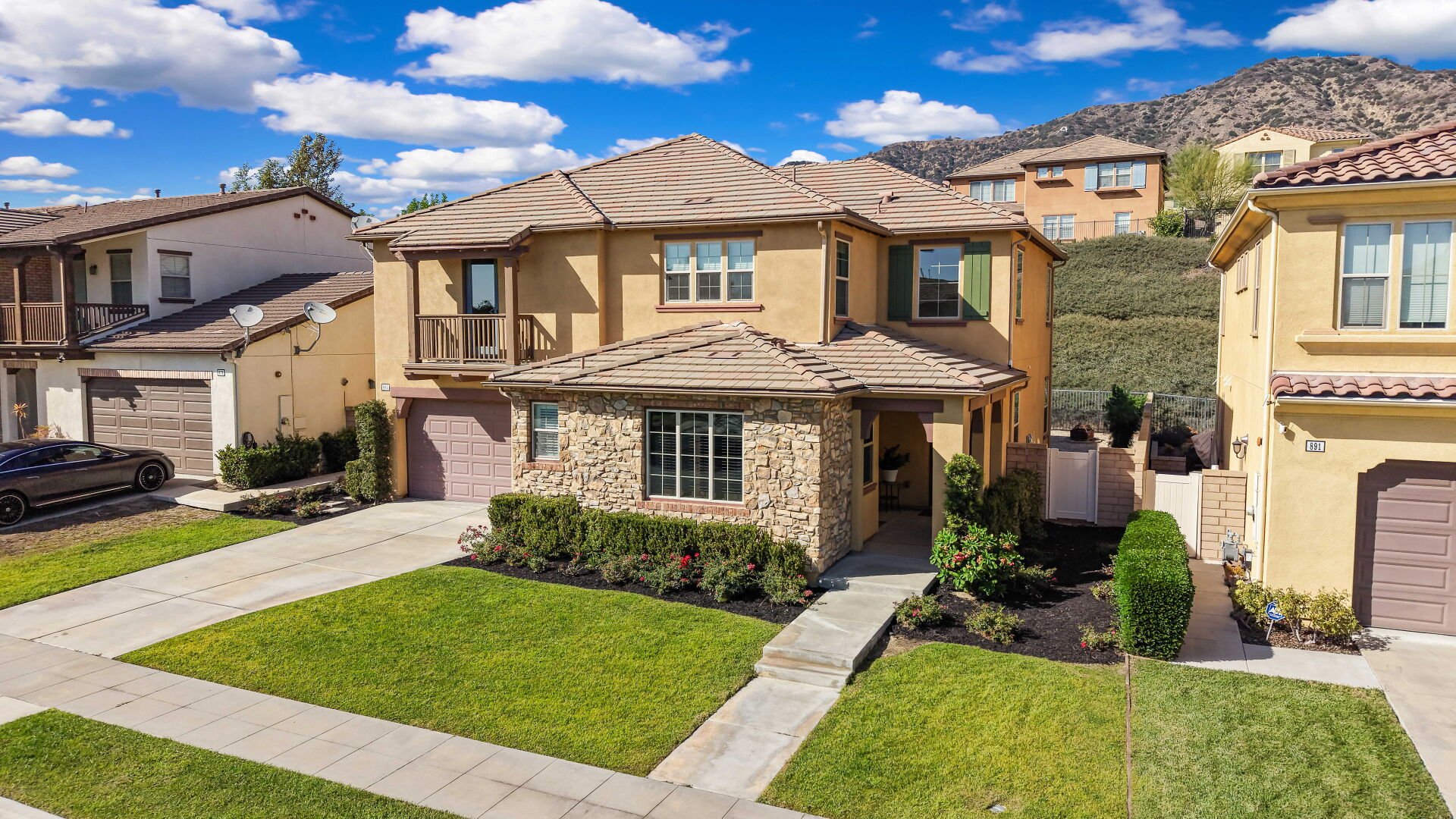 885 E Manresa