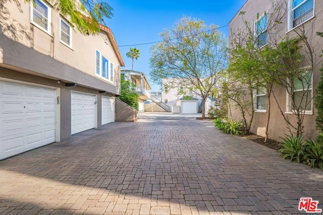 745 Hayworth Ave.