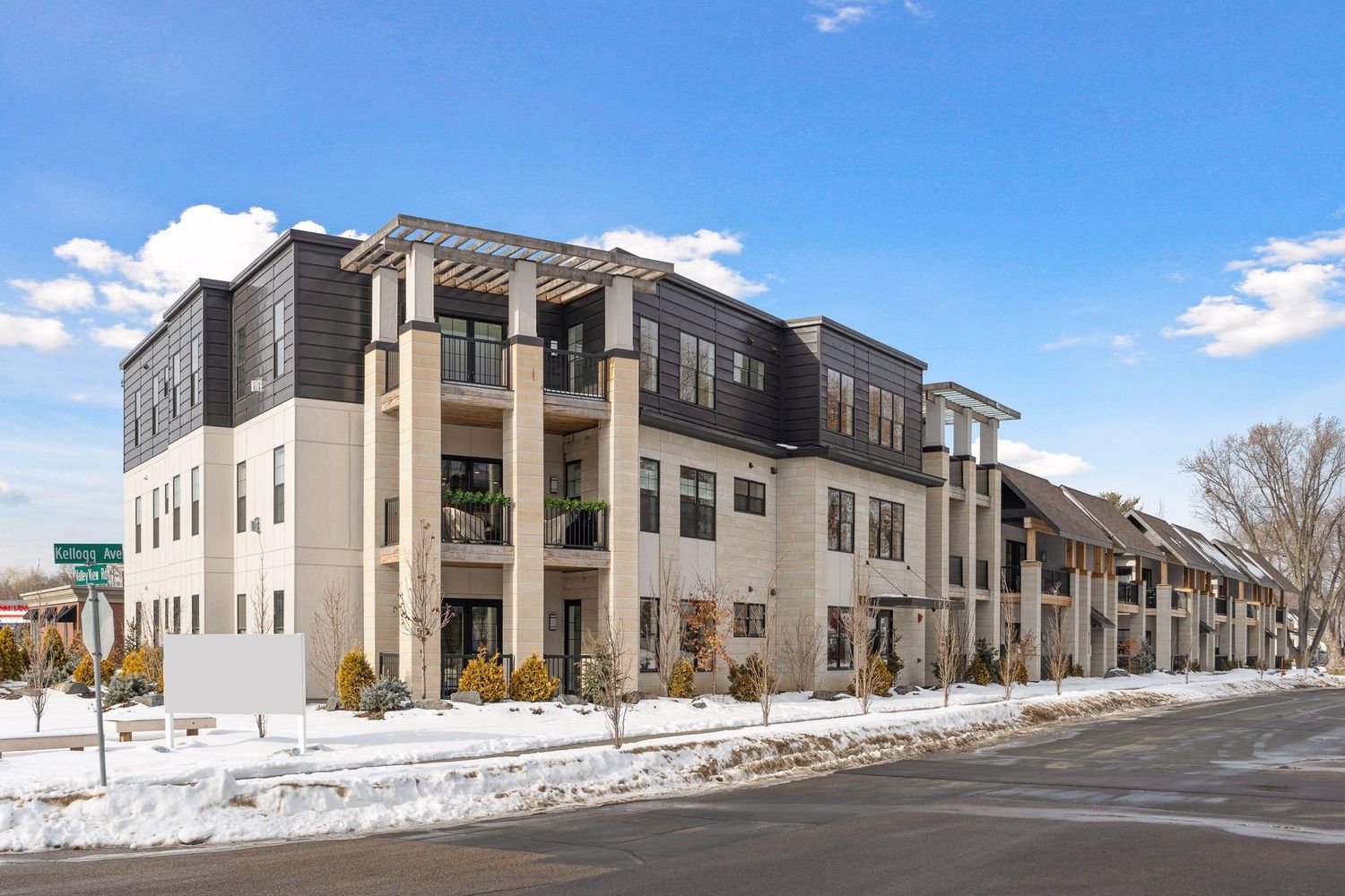 6112 Kellogg Ave, #100D