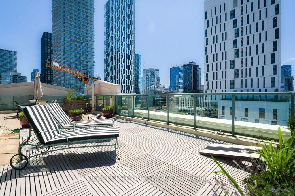 LOFT WITH PRIVATE TERRACE