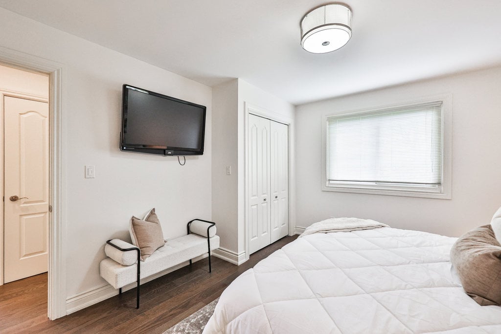 2500 Poplar Cres