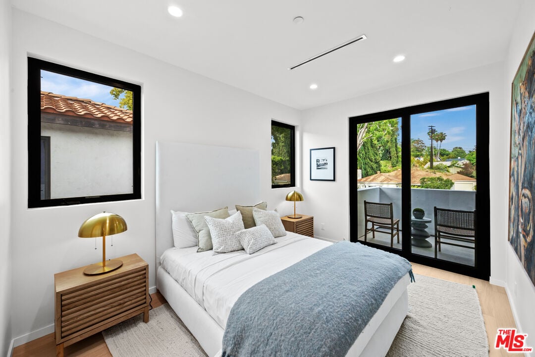 Castle Heights Pl, 90034