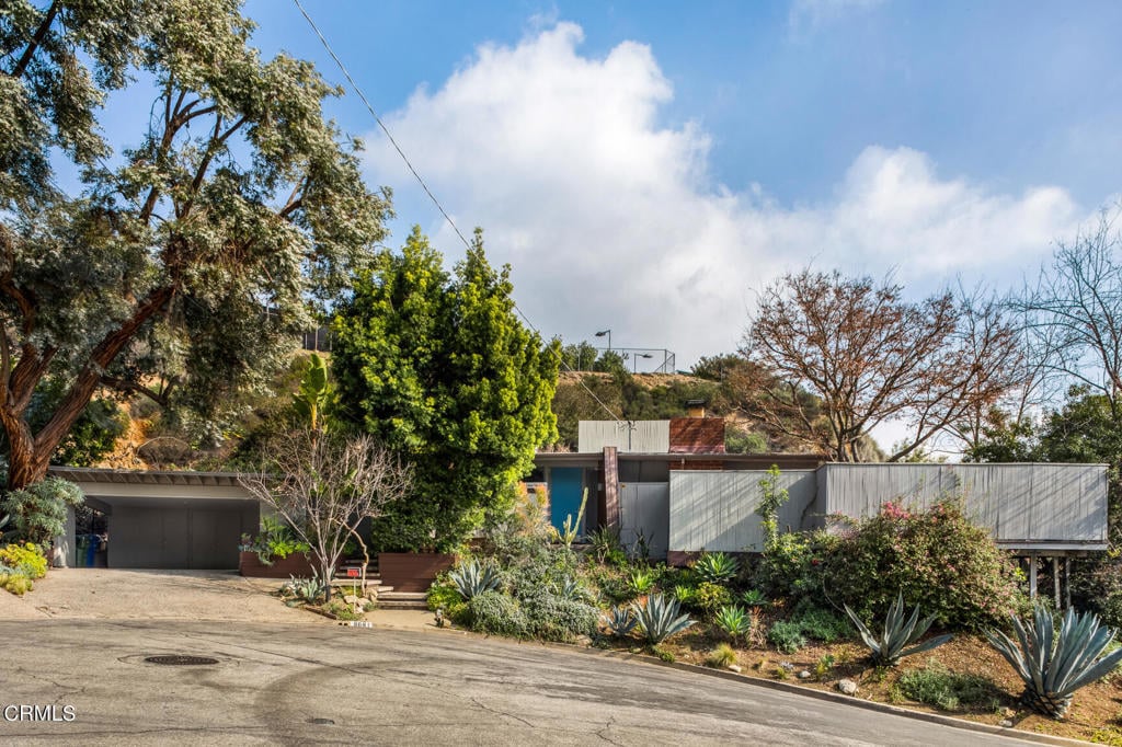 9081 Wonderland Park Ave